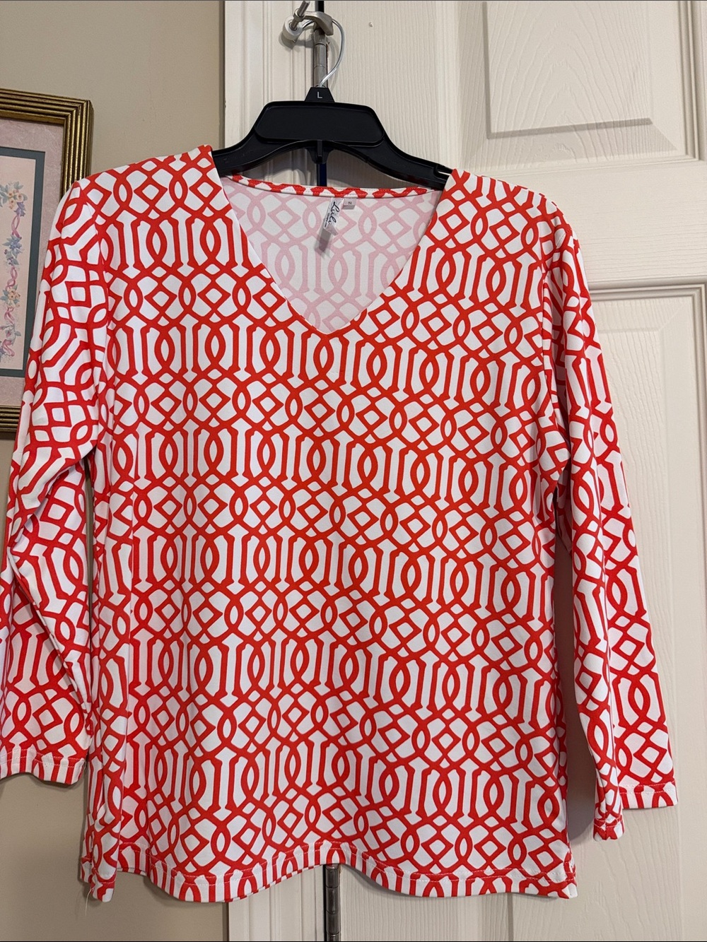 Women’s Lulu-B V-Neck Long Sleeve Top in Red Geometric Print